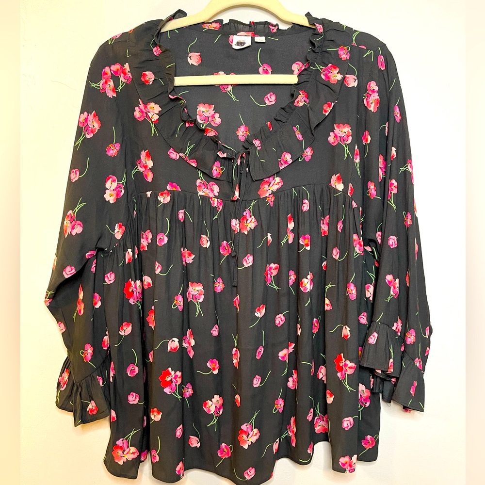 Gap Women’s floral babydoll blouse with bell sleeves size large